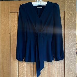 Gorgeous Navy Women's V-Neck Tie Front Top Like New!